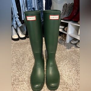 Hunter women’s tall rain boot size 9